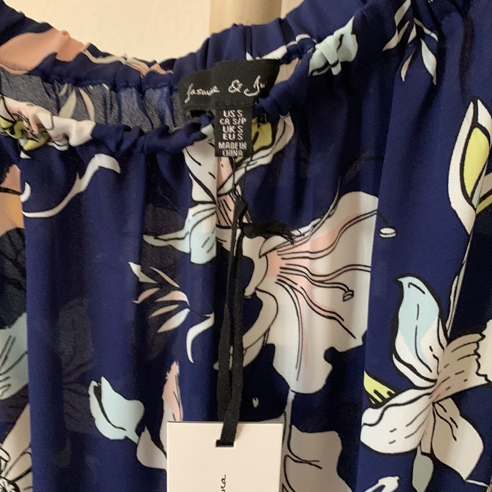 NWT size Small blue floral off the shoulder blouse - Picture 3 of 4